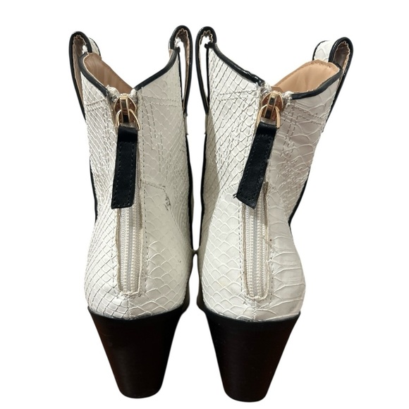 JustFab Sydney Western  White Textured Ankle Boot Sz 8 - Picture 13 of 16
